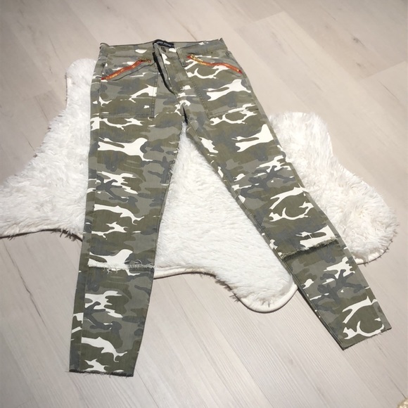 Etienne Marcel Denim - Picture 4 of 8